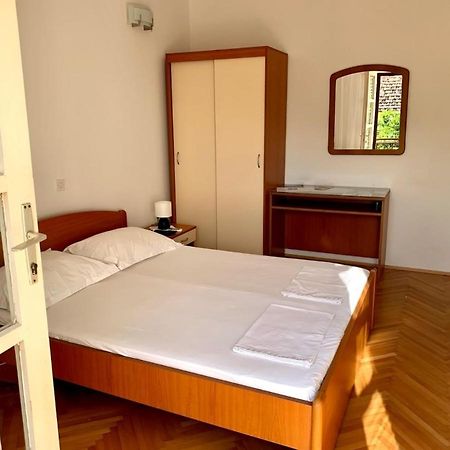 Obradovic Rooms & Apartments Makarska Exterior photo