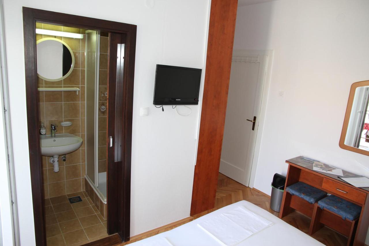Obradovic Rooms & Apartments Makarska Exterior photo